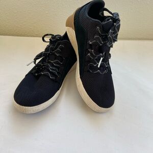 Sorel Woman’s “Out & About” sneakers